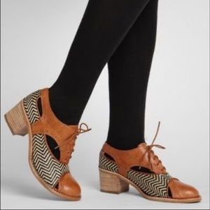 Jeffery Campbell Pelley Cutout Leather Oxford 7.5